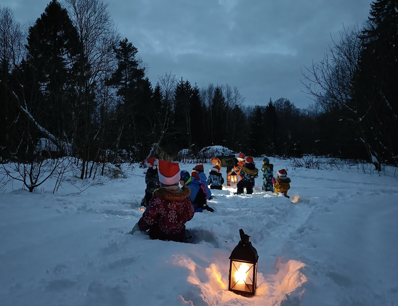 Õuesünnipäev talvel paukuvas pakases